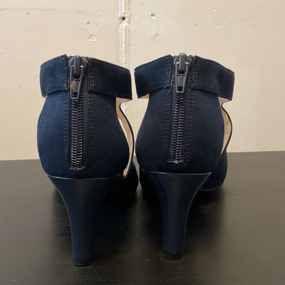 Life Stride Midnight Blue Cutout Heels - Picture 4 of 7